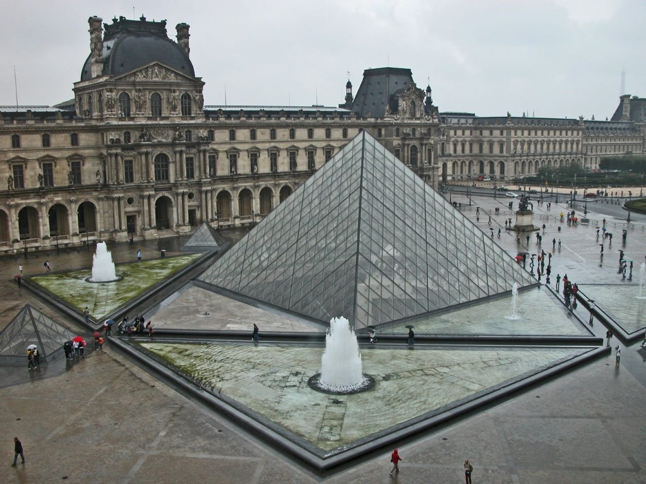 Louvre Paris credit Holidu