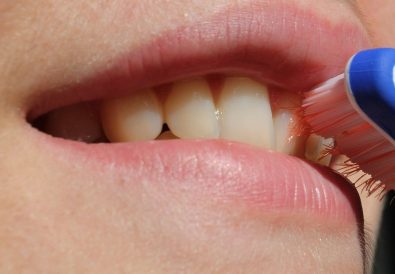 toothbrush-2696810_1280